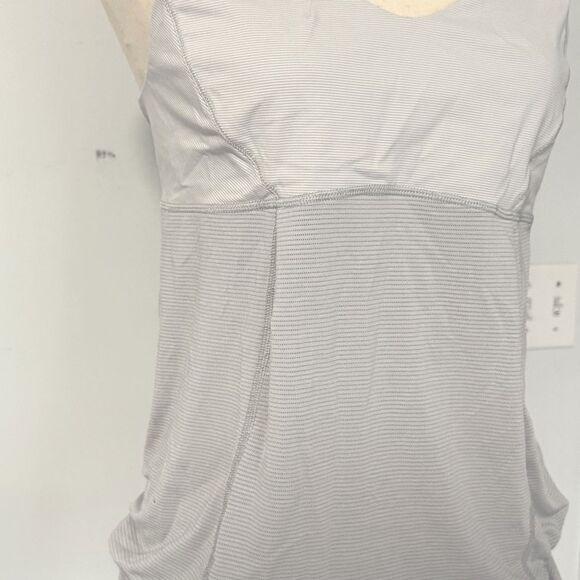 Lululemon Light Gray Elevate Tank Top 10 Luxtreme Excellent DrawString Waist - Picture 3 of 8